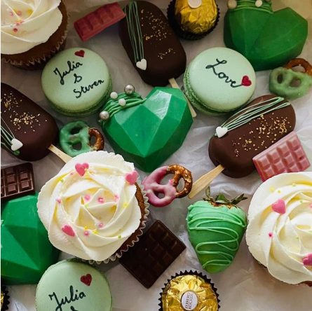 Box macarons, magnum et heart cake